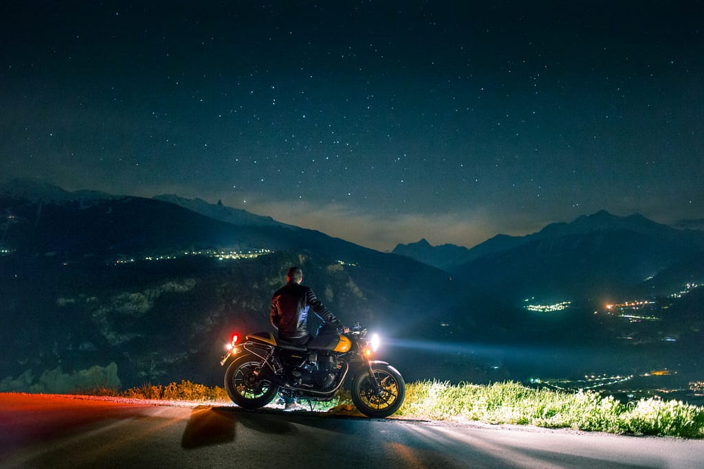Honda CB350 : युवाओं की पहली पसंद शानदार माइलेज और स्मार्ट फीचर्स के साथ धमाकेदार बाइक 1 Honda CB350