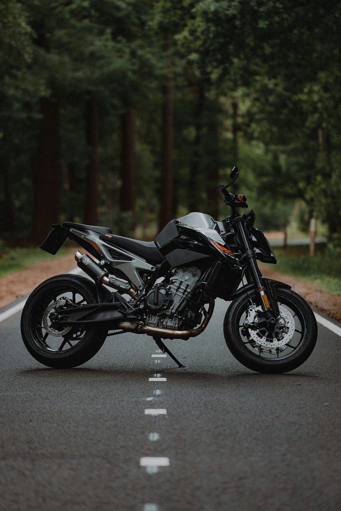 Honda CB350 : युवाओं की पहली पसंद शानदार माइलेज और स्मार्ट फीचर्स के साथ धमाकेदार बाइक 2 Honda CB350